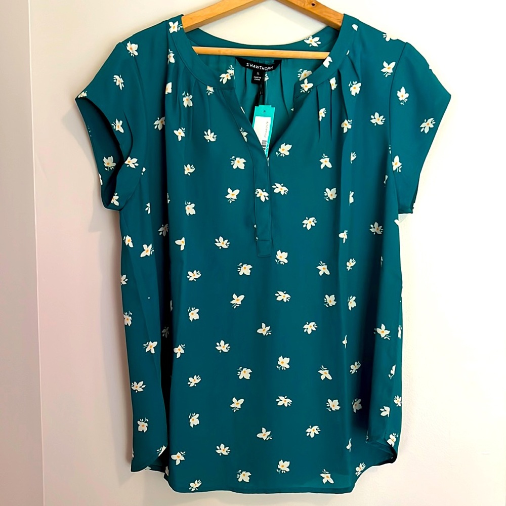 NWT 41 Hawthorn split neck blouse